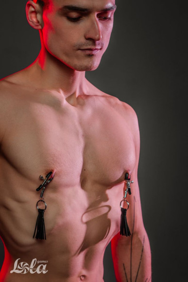 Зажимы на соски Sweet Escape с кожаными кисточками Зажимы на соски Sweet Escape с кожаными кисточками