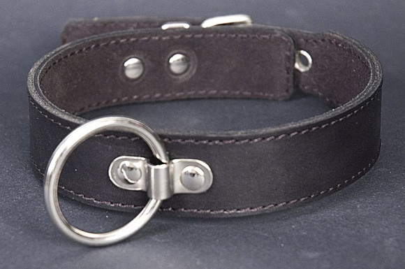 Женский ошейник из кожи с кольцом Женский ошейник из кожи с кольцом