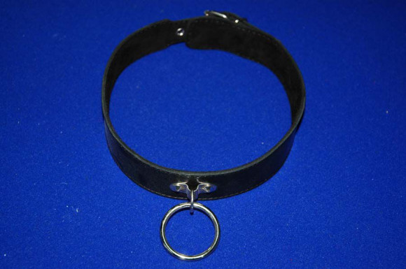 Женский ошейник из кожи с кольцом Женский ошейник из кожи с кольцом