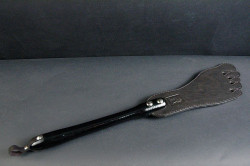 Чёрная шлёпалка Горячая ступня - 45 см. Чёрная шлёпалка Горячая ступня - 45 см.