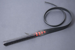 Чёрный кожаный хлыст Язык страсти - 120 см. Чёрный кожаный хлыст Язык страсти - 120 см.