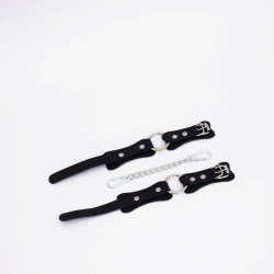 Черные кожаные оковы с кольцом