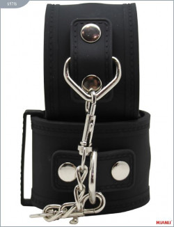 Чёрные силиконовые наручники с фиксацией