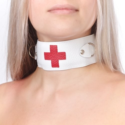 Ошейник с кольцами и красным крестом Ошейник с кольцами и красным крестом
