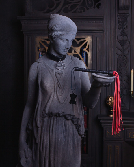 Черно-красная плеть Scandal из натуральной кожи - 60 см. Черно-красная плеть Scandal из натуральной кожи - 60 см.