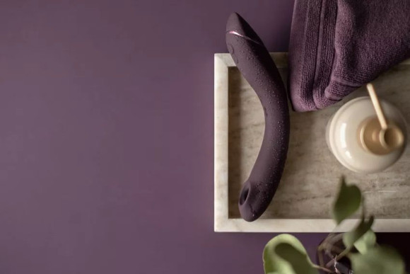 Сливовый стимулятор G-точки Womanizer OG c технологией Pleasure Air и вибрацией - 17,7 см. Сливовый стимулятор G-точки Womanizer OG c технологией Pleasure Air и вибрацией - 17,7 см.