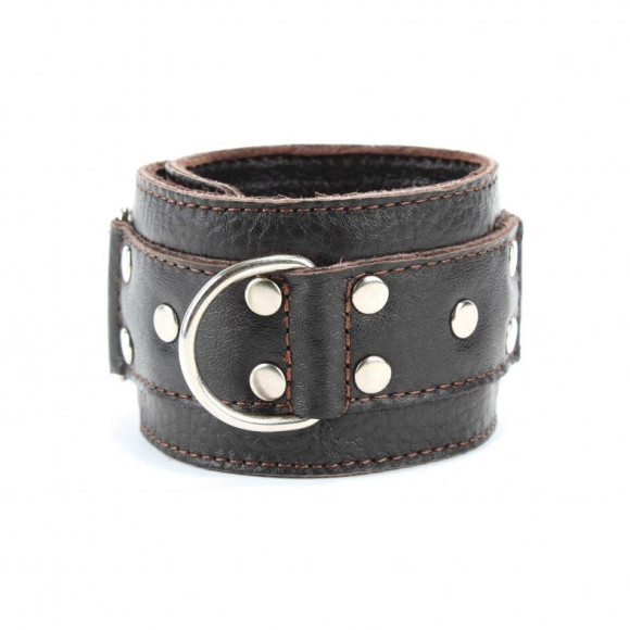 Коричневые кожаные оковы с клепками Коричневые кожаные оковы с клепками