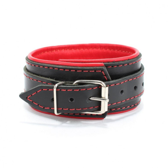 Черный ошейник с красным подкладом Черный ошейник с красным подкладом