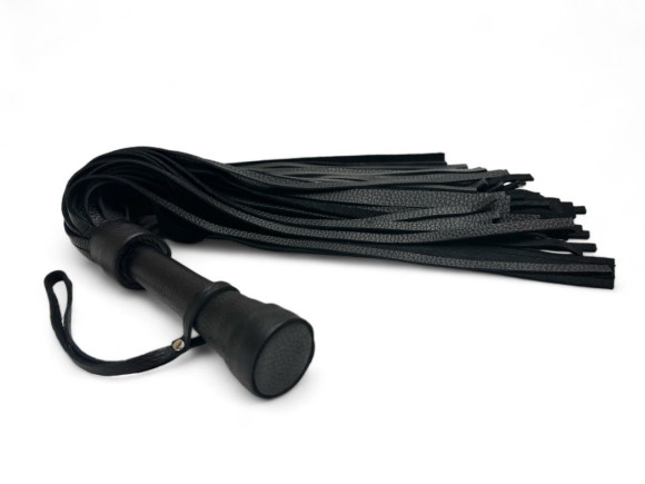 Черная профессиональная плеть Luxury Arsenal - 55 см. Черная профессиональная плеть Luxury Arsenal - 55 см.