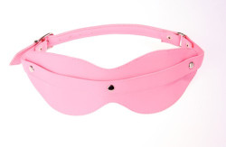 Розовая маска на глаза с клёпками Розовая маска на глаза с клёпками