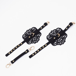 Черный фигурные оковы с золотистой фурнитурой