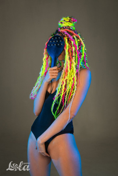 Черная шлепалка Barb с шипами - 30 см. Черная шлепалка Barb с шипами - 30 см.