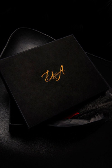 Пикантный открытый корсаж с перьями Пикантный открытый корсаж с перьями